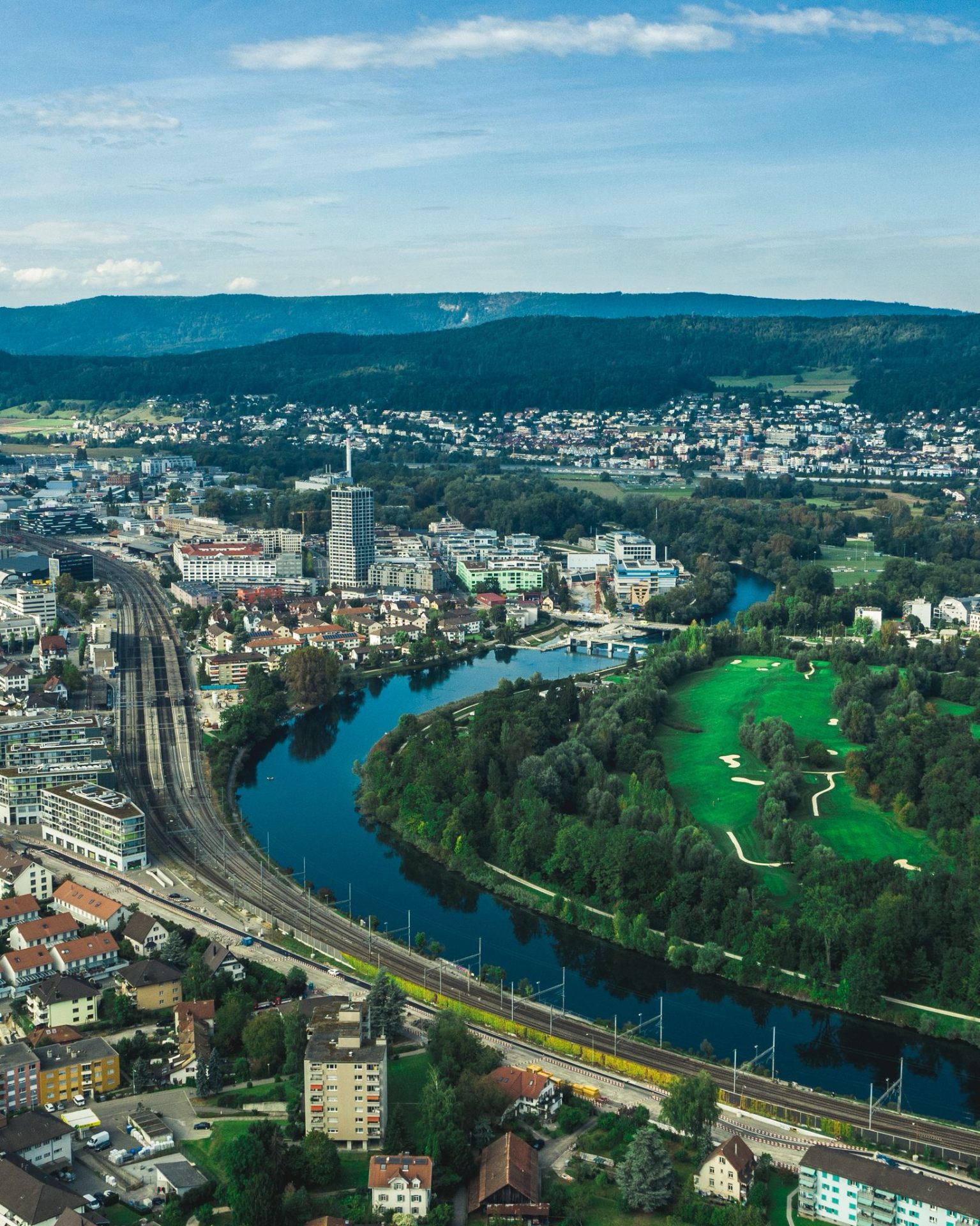 Luftaufnahme des Limmattals bei Dietikon